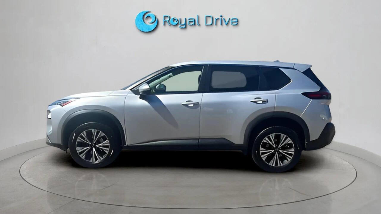 Used 2022 Nissan Rogue SV image 3
