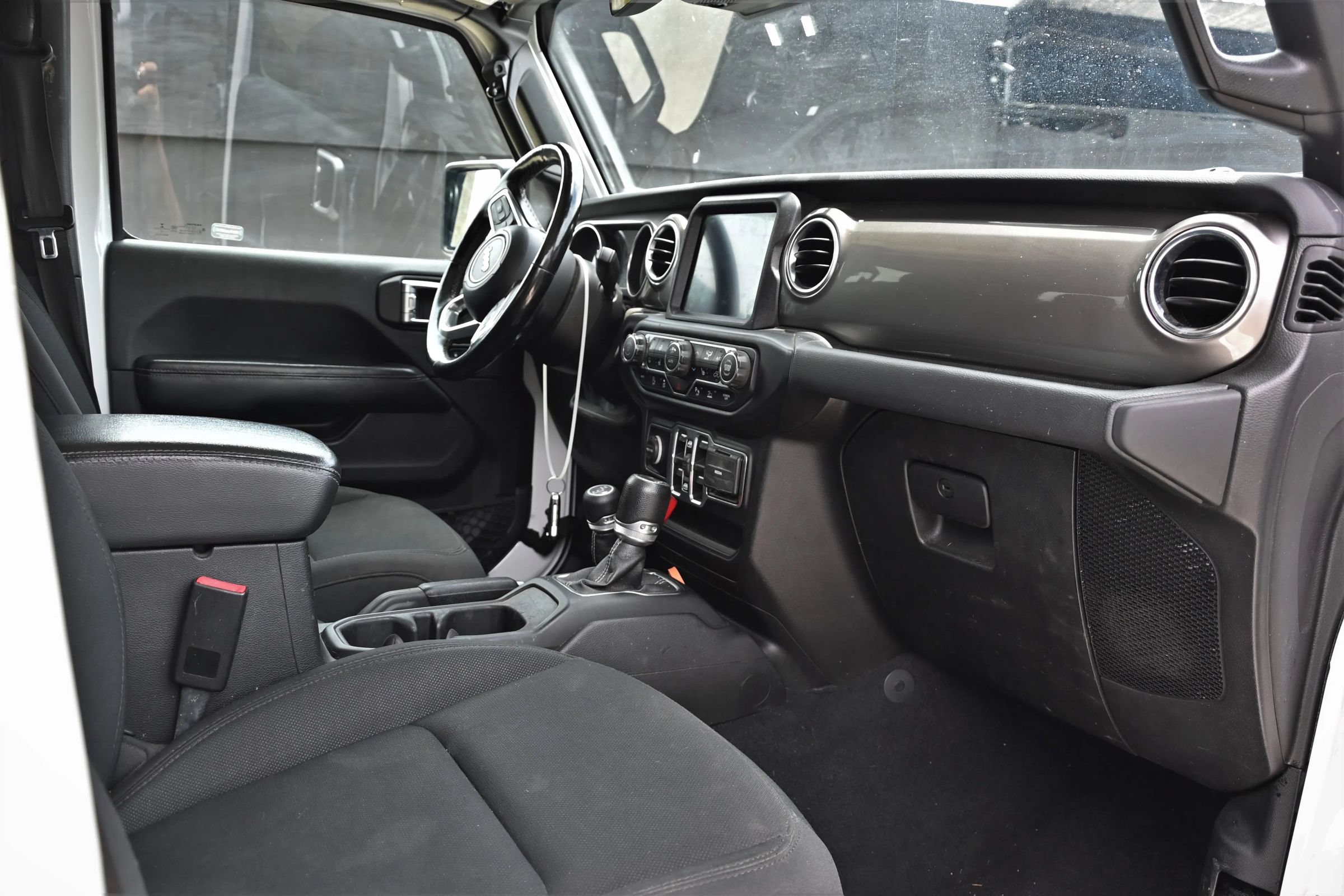 Used 2020 Jeep Gladiator Overland AWD/4WD image 19
