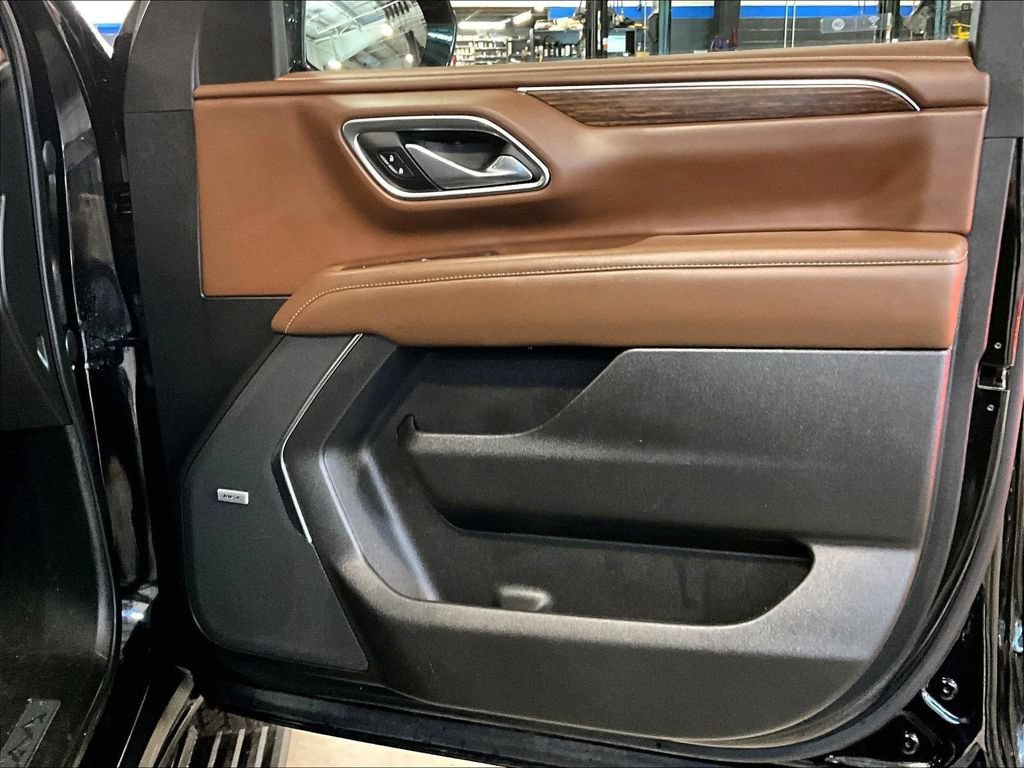 Used 2023 Chevrolet Suburban High Country AWD/4WD image 12