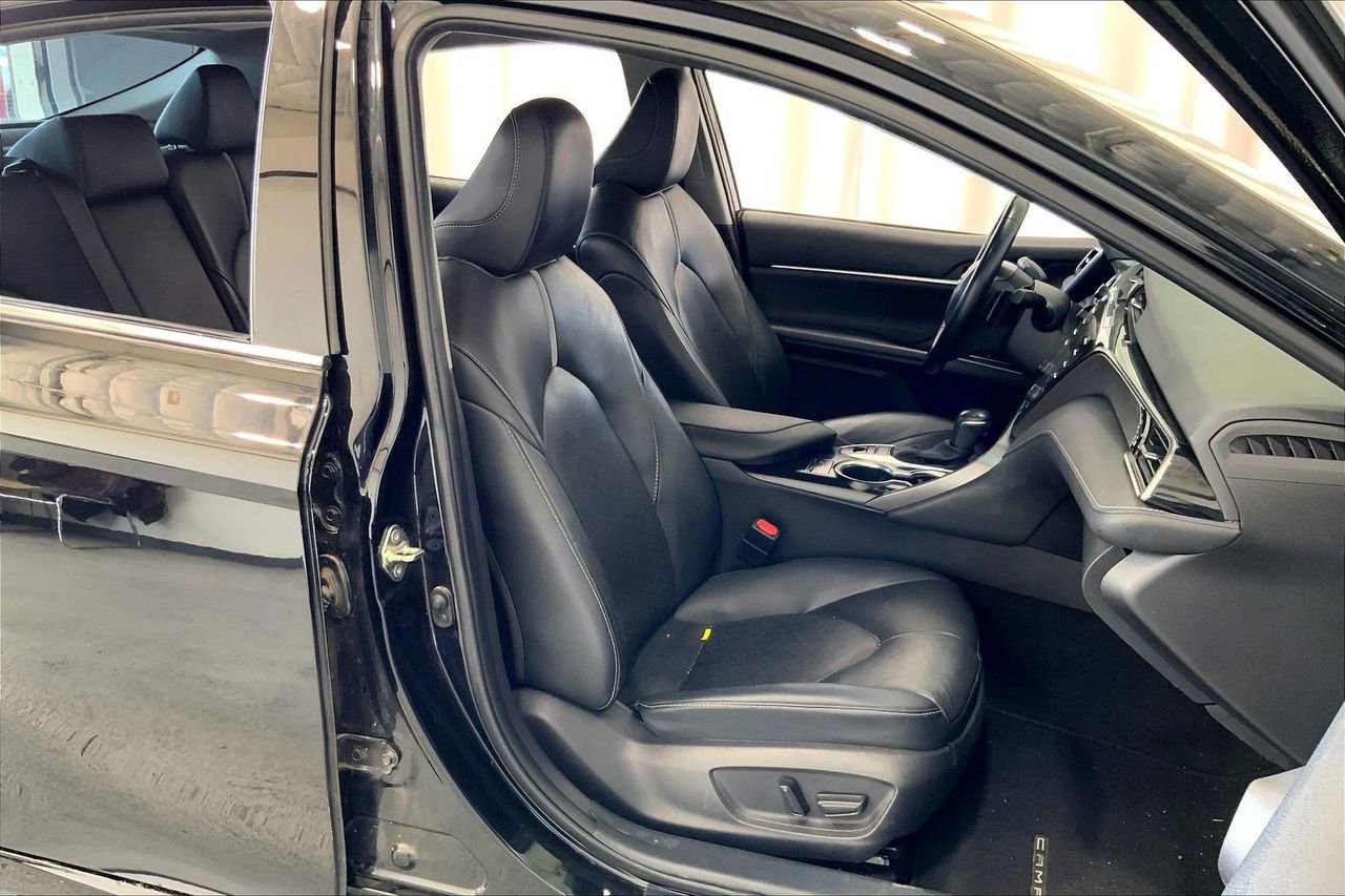Used 2020 Toyota Camry XSE image 16