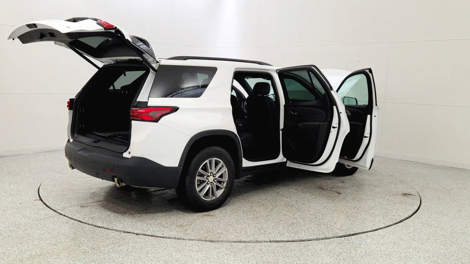 Used 2023 Chevrolet Traverse LT image 12
