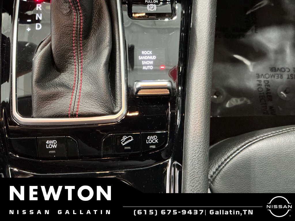 Used 2025 Jeep Compass Trailhawk AWD/4WD image 8