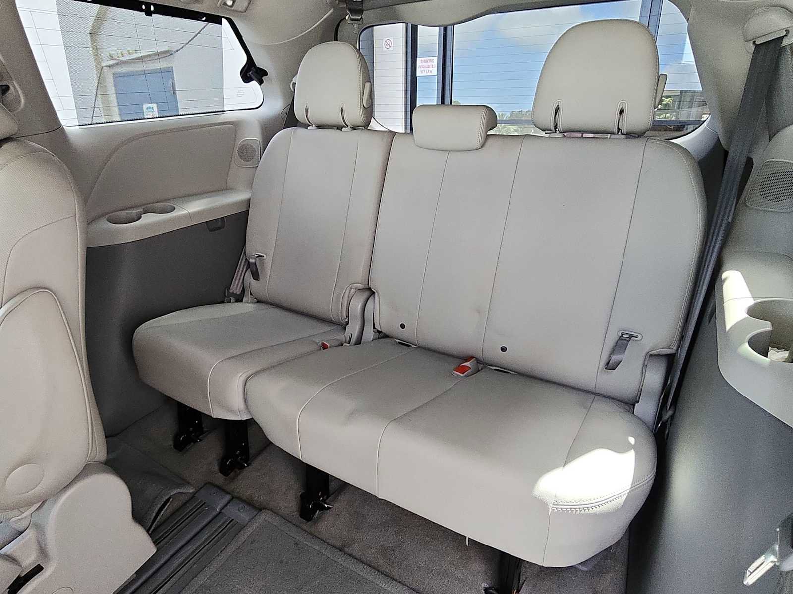 Used 2012 Toyota Sienna XLE image 25