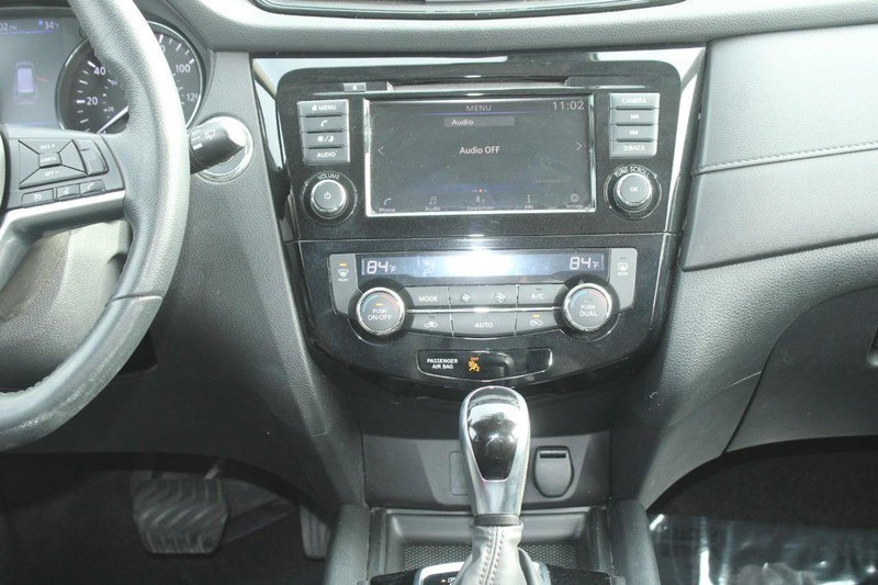 Used 2020 Nissan Rogue SV image 16