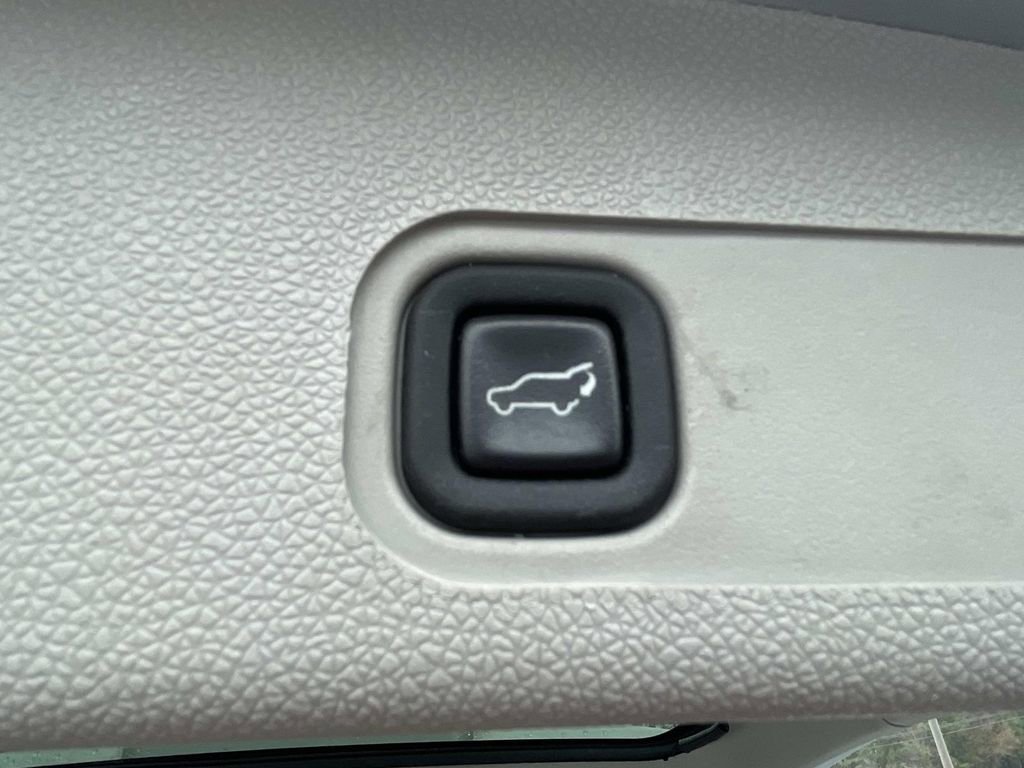 Used 2013 Chevrolet Tahoe LT w/ Luxury Package image 12