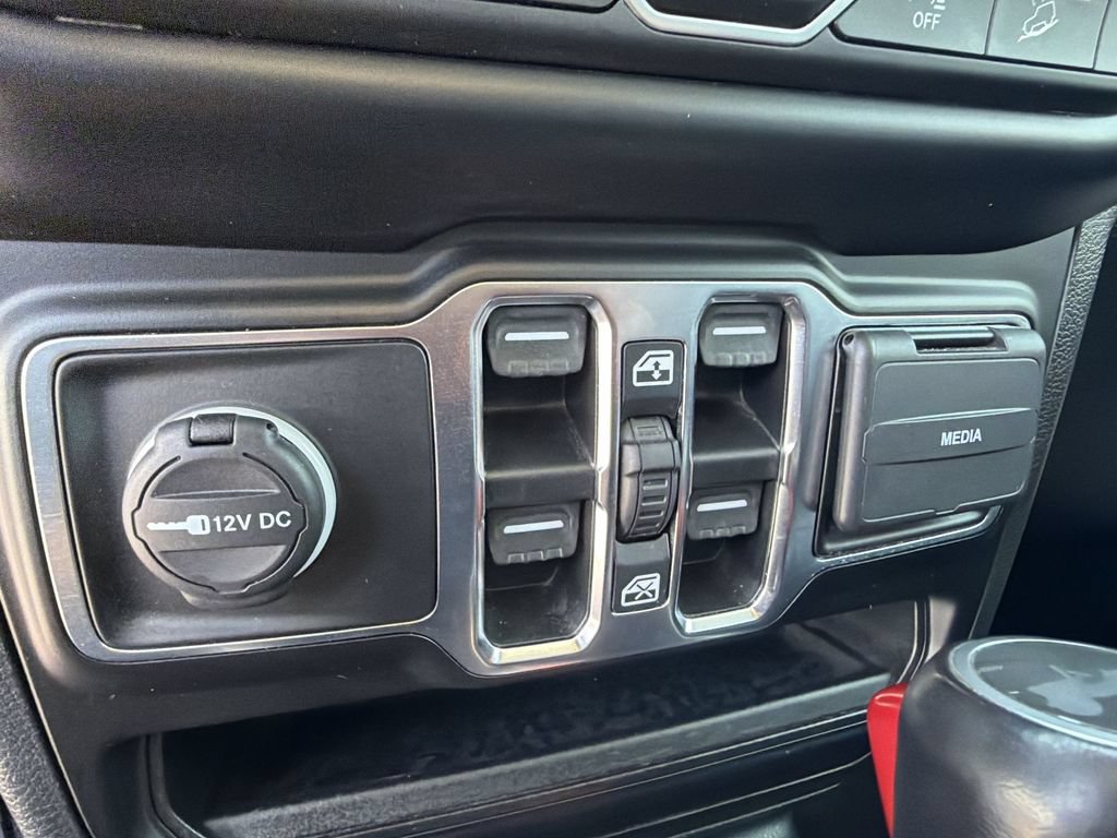 Used 2020 Jeep Wrangler Unlimited Sahara AWD/4WD image 15