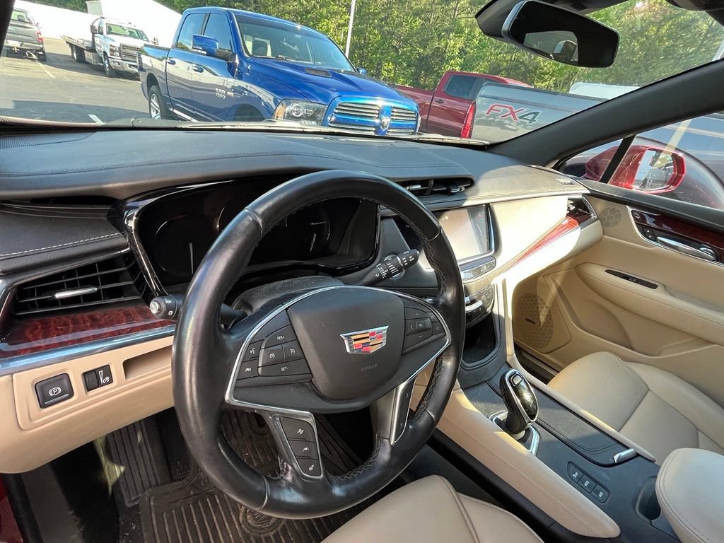 Used 2018 Cadillac XT5 Luxury w/ Driver Awareness Package AWD/4WD image 8