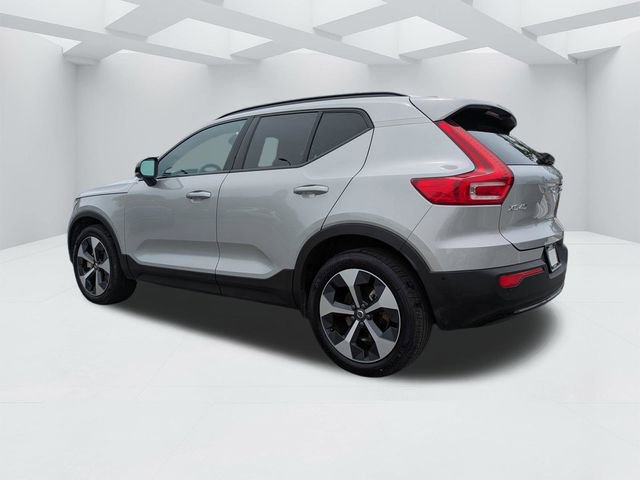 Certified 2025 Volvo XC40 B5 Plus AWD/4WD image 7