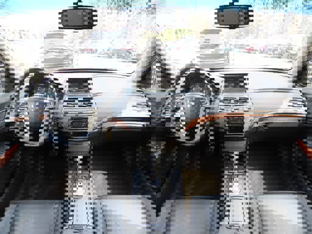 Used 2011 Honda Accord EX-L image 17