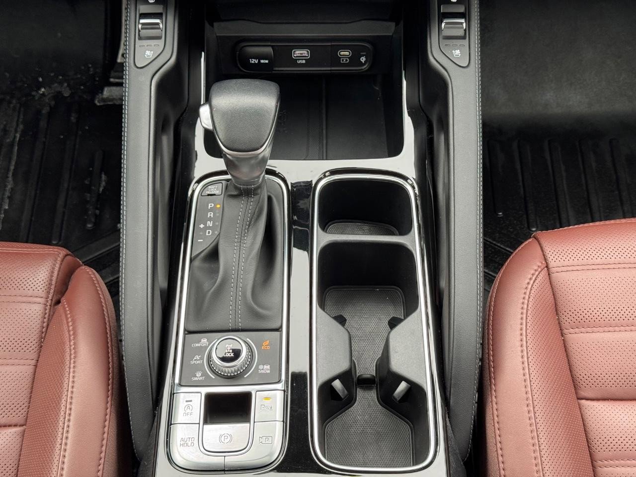 Used 2024 Kia Telluride SX Prestige w/ Towing Package image 16