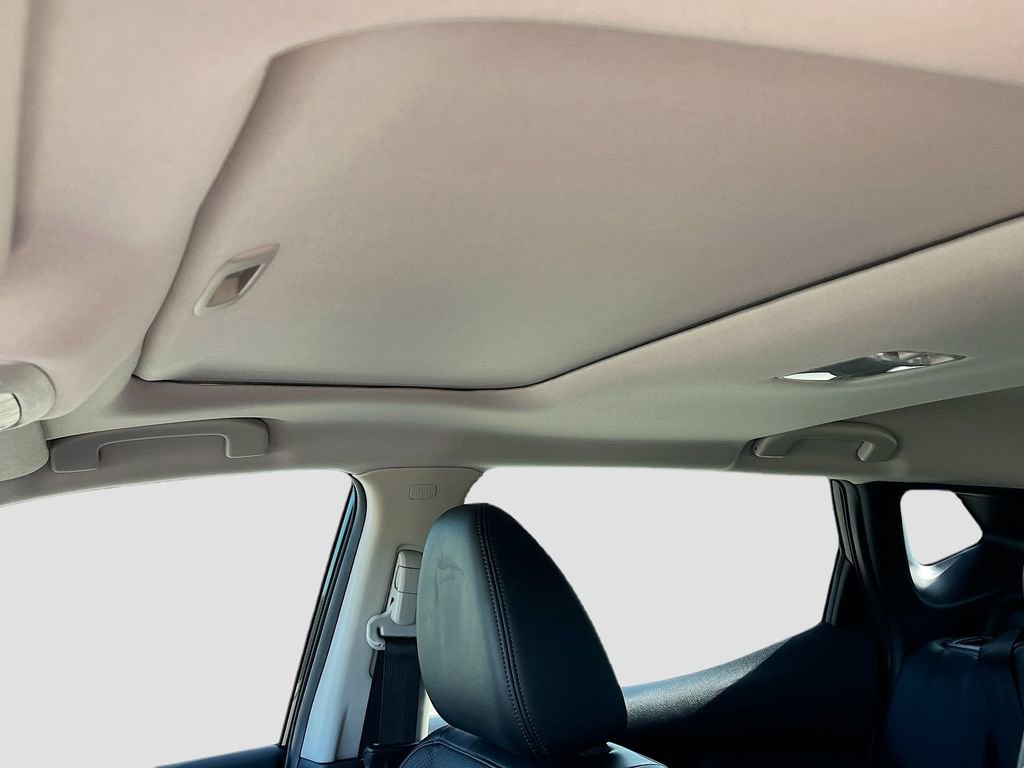 Used 2021 Nissan Rogue Sport SL w/ Premium Package FWD image 22