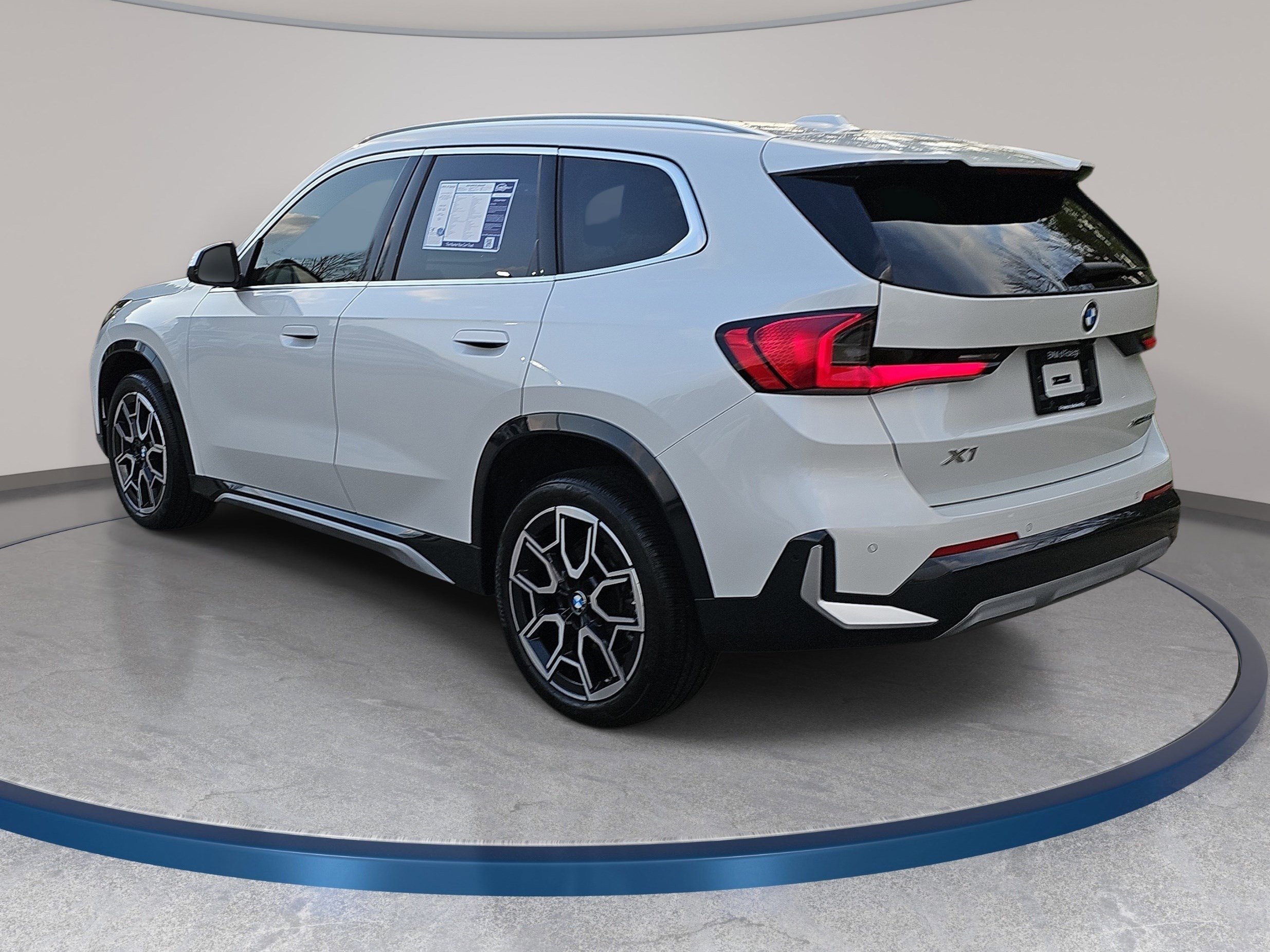 Certified 2025 BMW X1 xDrive28i w/ Technology Package image 8