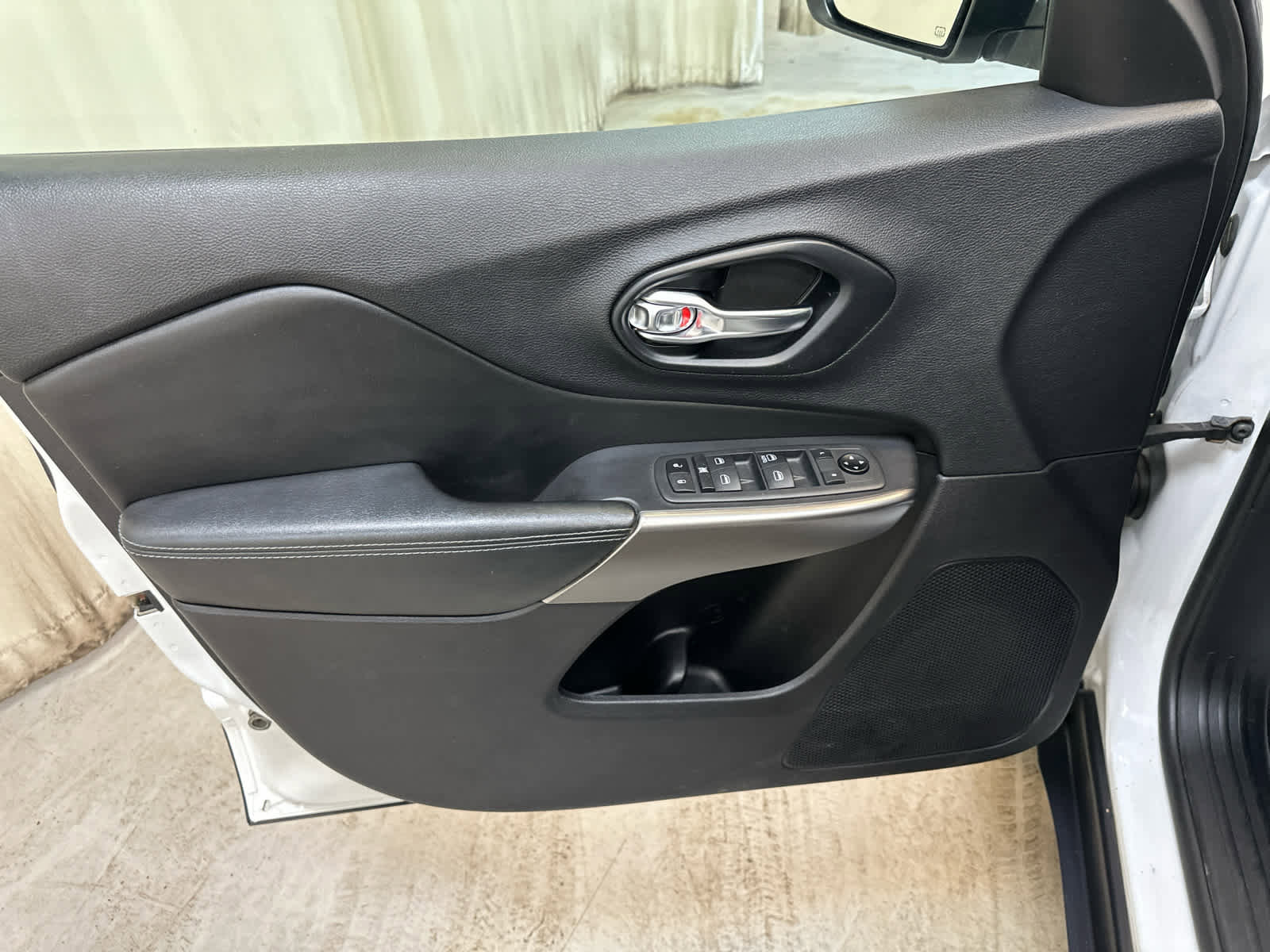 Used 2020 Jeep Cherokee Latitude w/ Cold Weather Group image 26