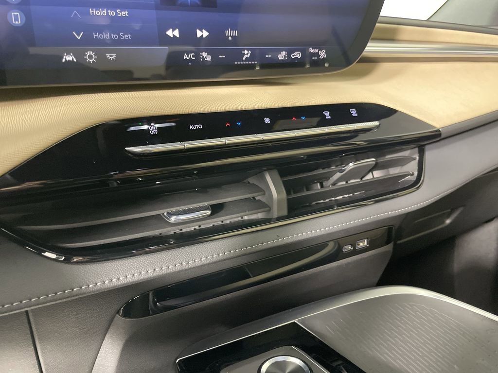 Used 2025 Buick Enclave Preferred image 17