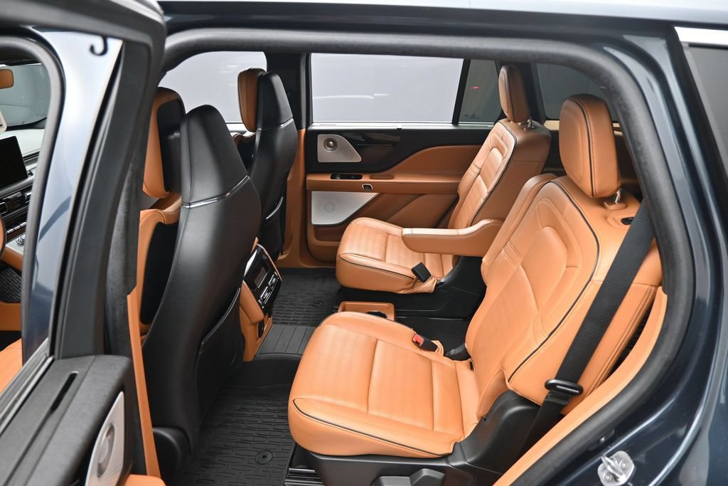 Used 2023 Lincoln Aviator Black Label Grand Touring AWD/4WD image 6