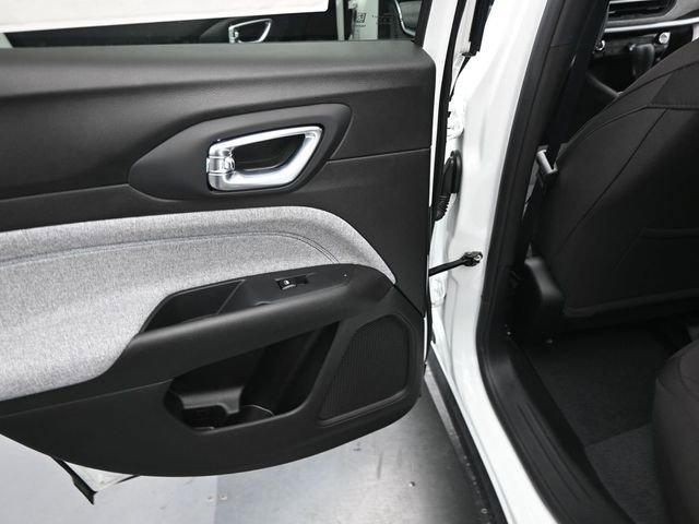 Used 2025 Jeep Compass Sport image 19