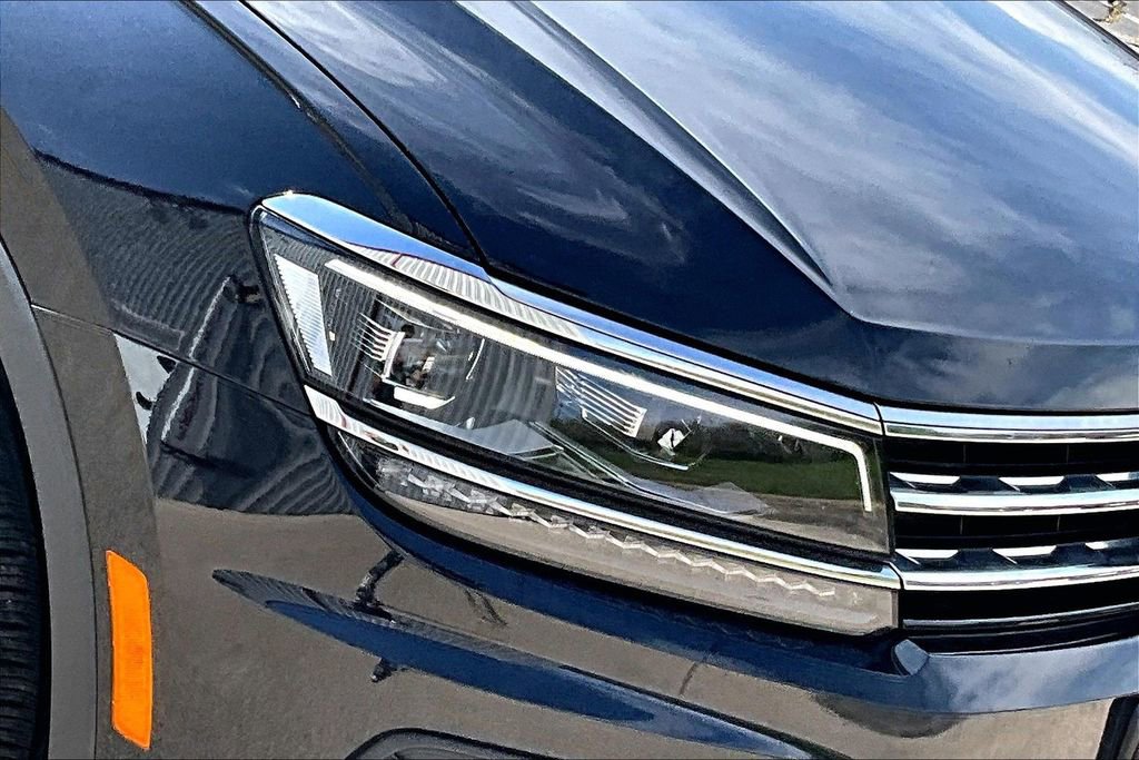 Used 2018 Volkswagen Tiguan SEL Premium image 28