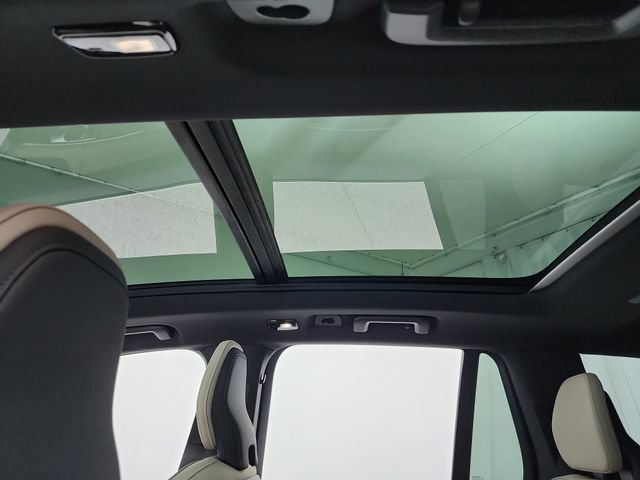 Certified 2025 Volvo XC90 B6 Plus AWD/4WD image 18