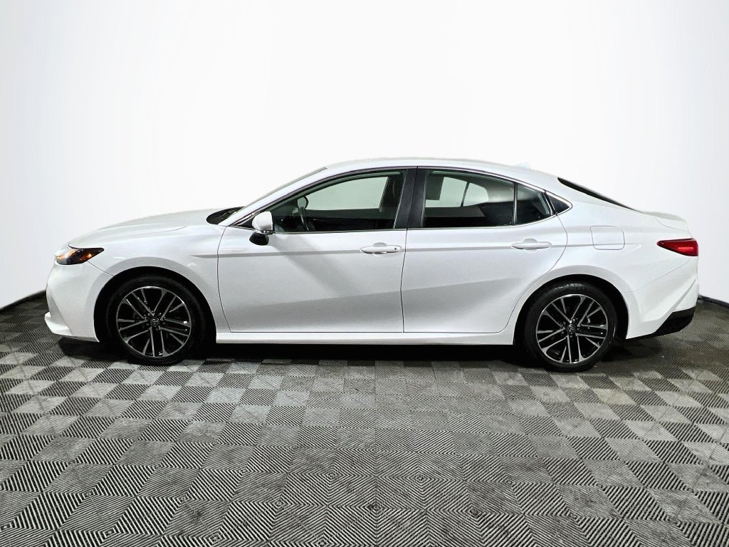 Certified 2025 Toyota Camry XLE FWD image 4