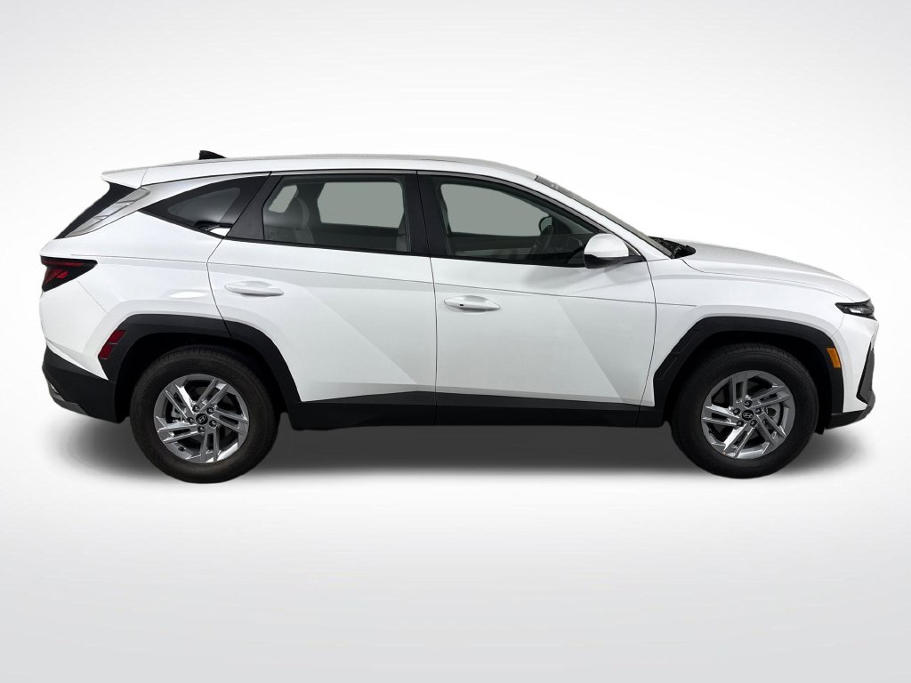 Used 2026 Hyundai Tucson SE FWD image 2
