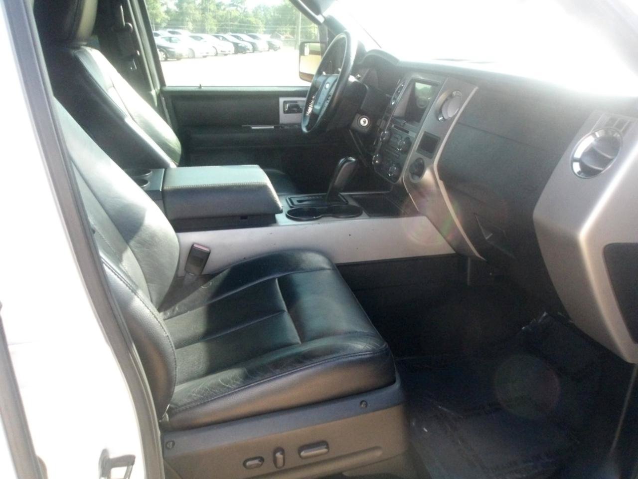 Used 2017 Ford Expedition EL XLT w/ Equipment Group 202A RWD image 10