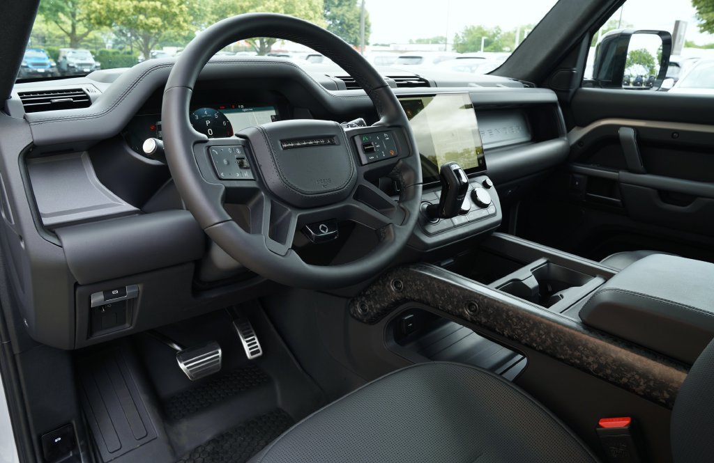 Used 2026 Land Rover Defender 110 OCTA AWD/4WD image 14