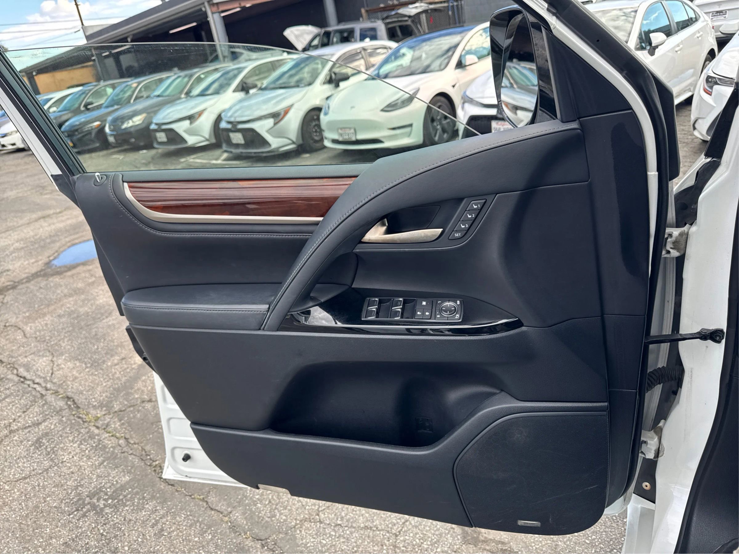 Used 2016 Lexus LX 570 4WD image 17