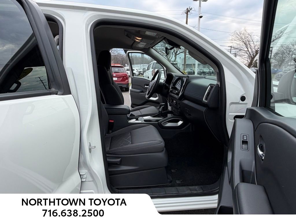 Used 2025 Nissan Frontier SV w/ SV Convenience Package image 14