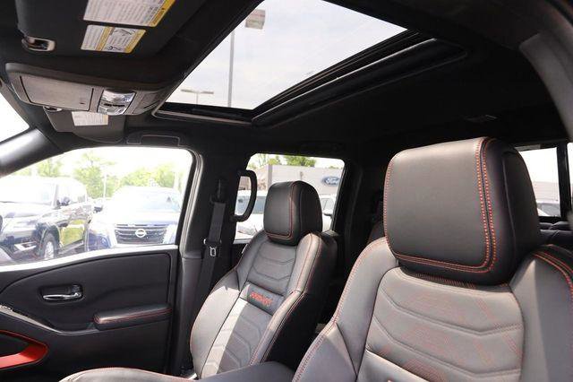 Used 2025 Nissan Frontier PRO-4X w/ Pro Premium Package AWD/4WD image 8