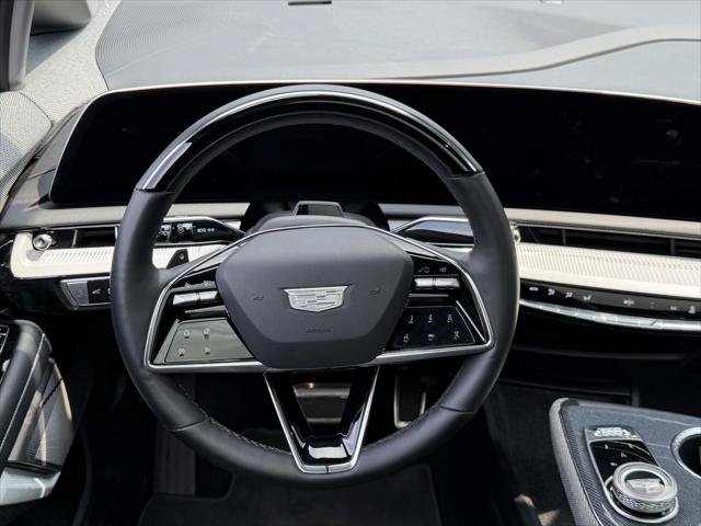 Used 2025 Cadillac Optiq Luxury 1 w/ LPO, Floor Liner Package AWD/4WD image 17