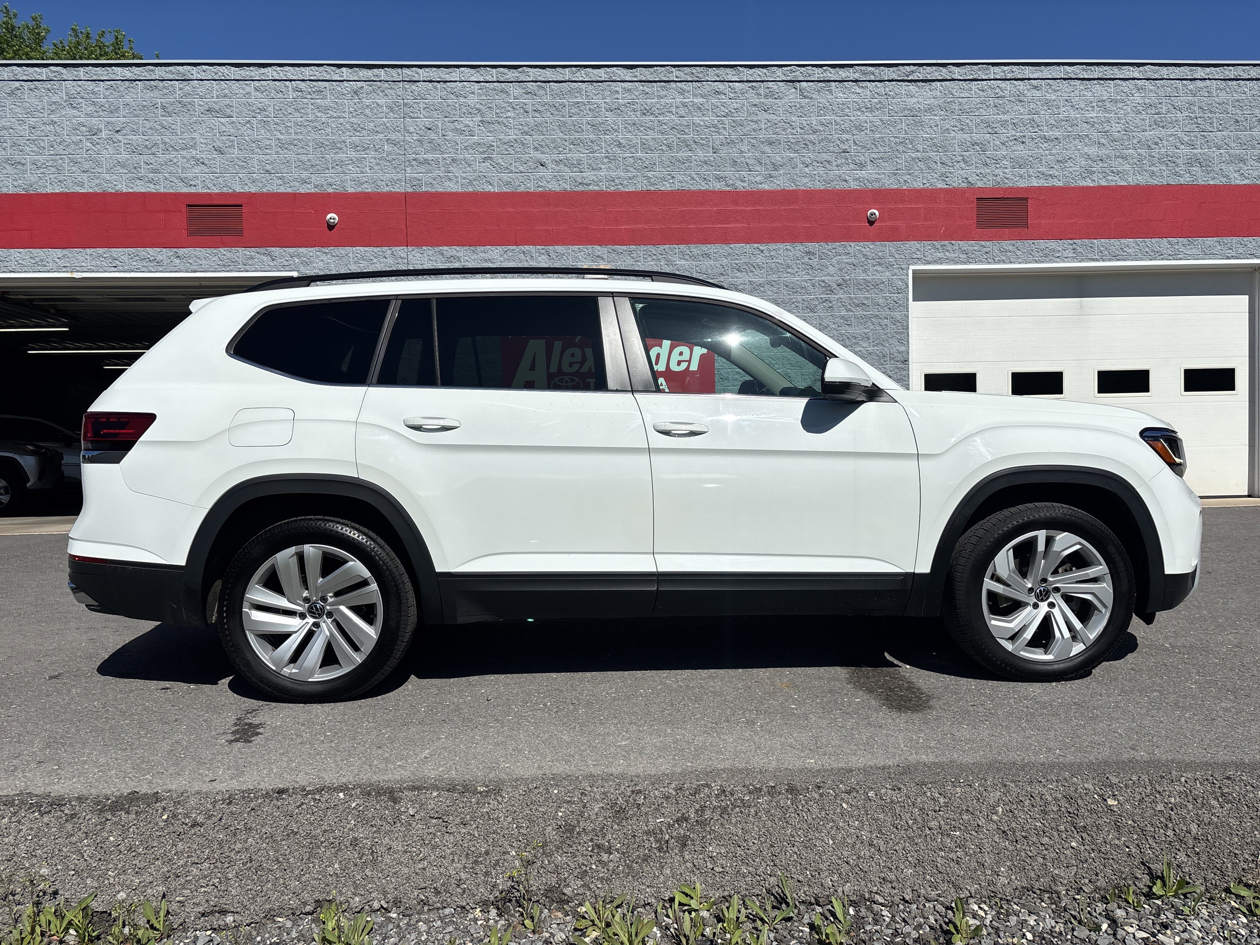 Used 2021 Volkswagen Atlas SE w/ Panoramic Sunroof Package AWD/4WD image 2