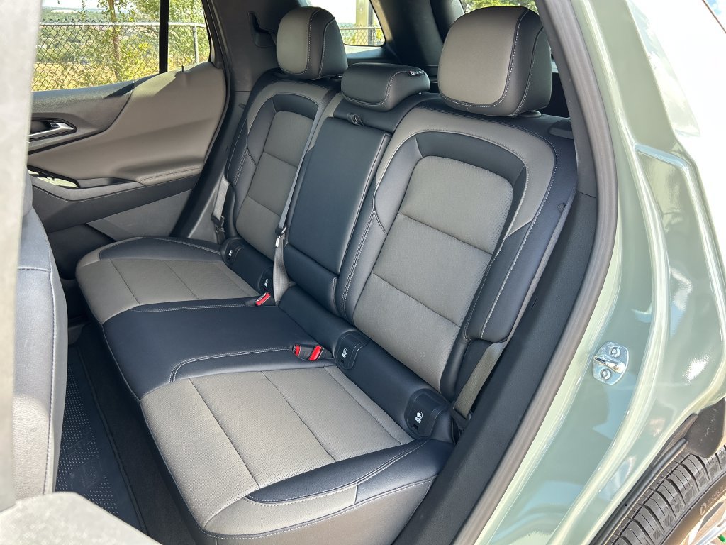 Used 2025 Chevrolet Equinox LT w/ Convenience Package II AWD/4WD image 18