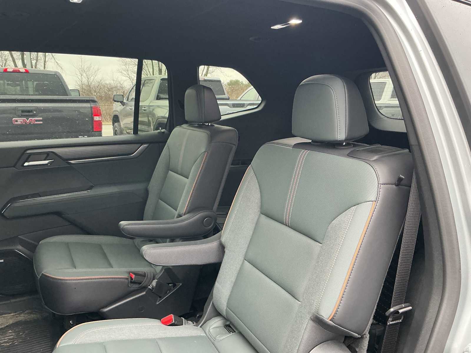 Used 2024 GMC Acadia AT4 w/ Luxury Package image 23