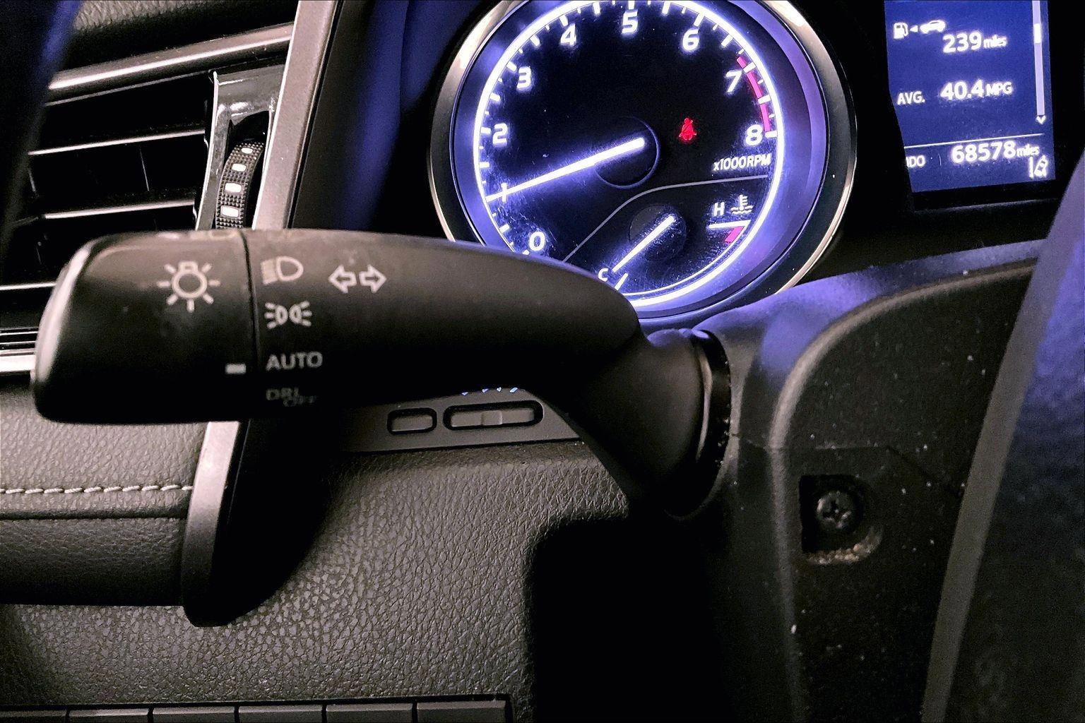 Used 2019 Toyota Camry SE image 30