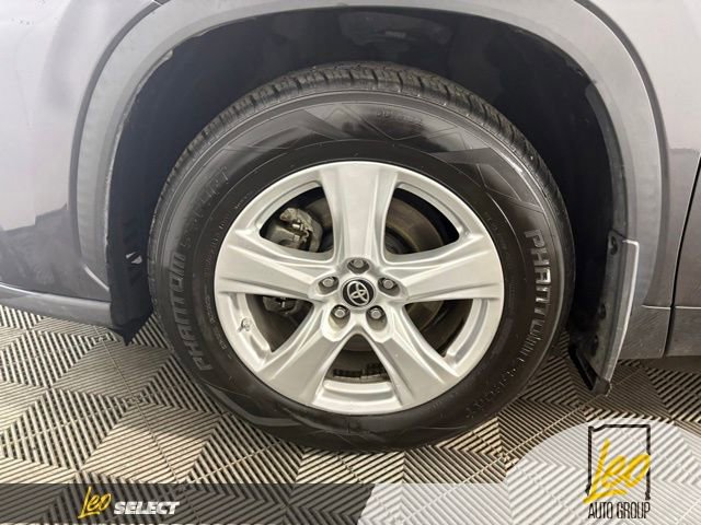 Used 2021 Toyota Highlander LE image 25