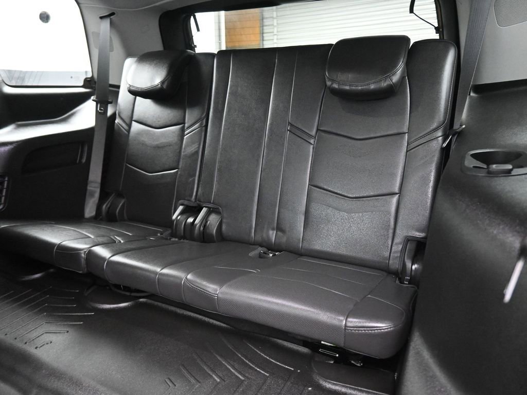 Used 2018 Cadillac Escalade Luxury image 39