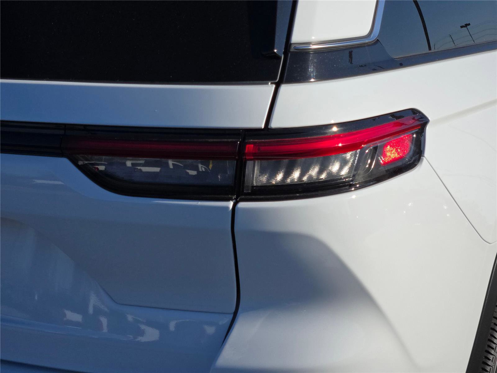 Used 2022 Jeep Grand Cherokee Limited 4xe image 13