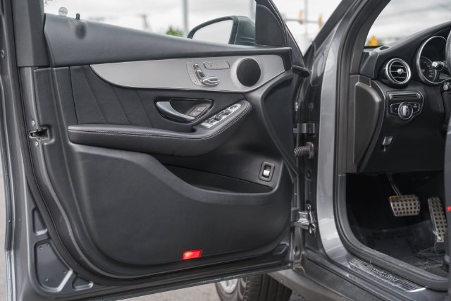Used 2019 Mercedes-Benz GLC 300 4MATIC image 38
