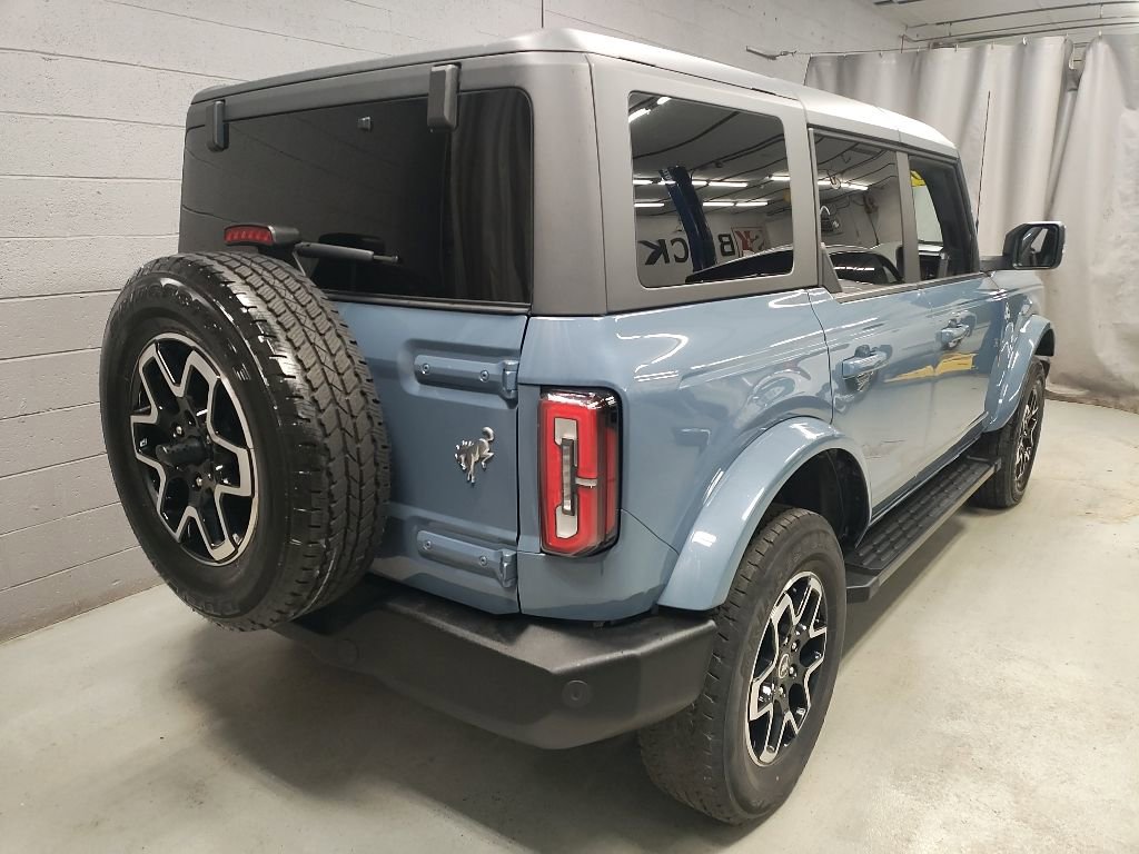 Used 2023 Ford Bronco Outer Banks AWD/4WD image 2