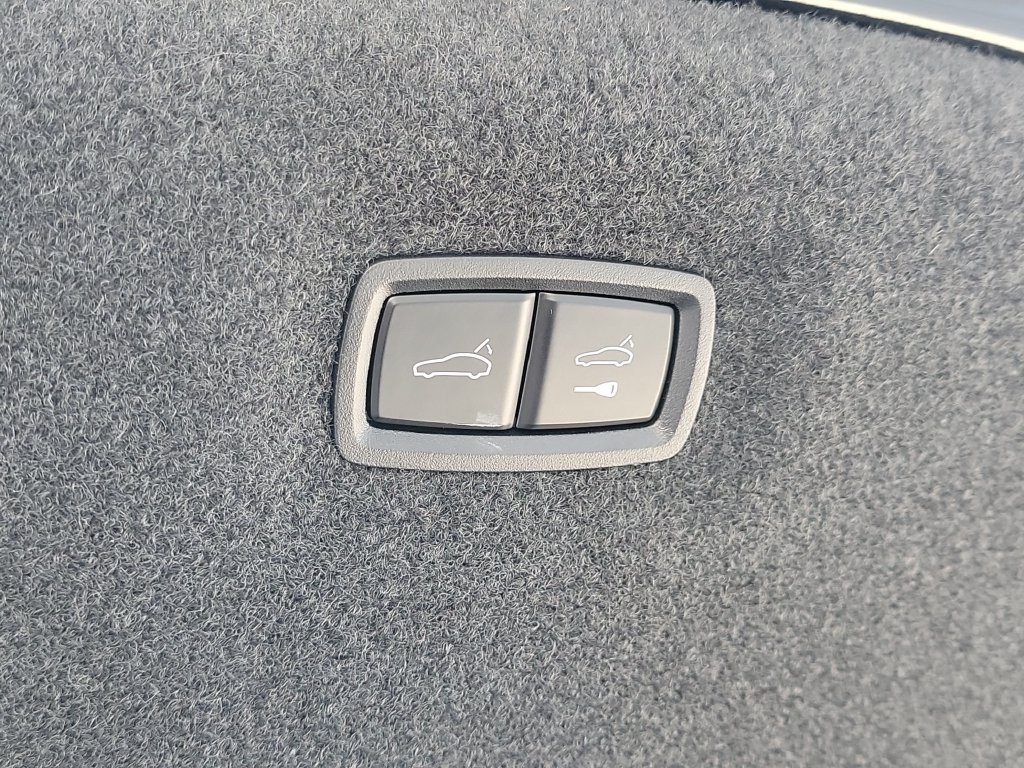 Certified 2025 Porsche Taycan 4S AWD/4WD image 18