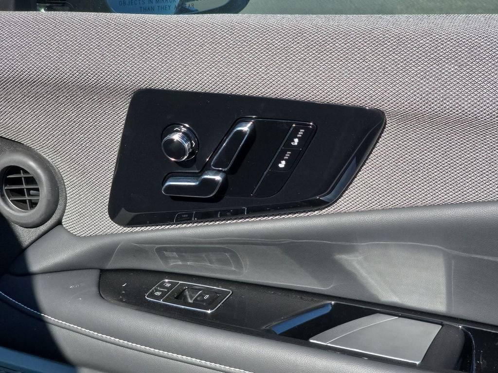 New 2026 Cadillac Optiq Luxury 1 image 40