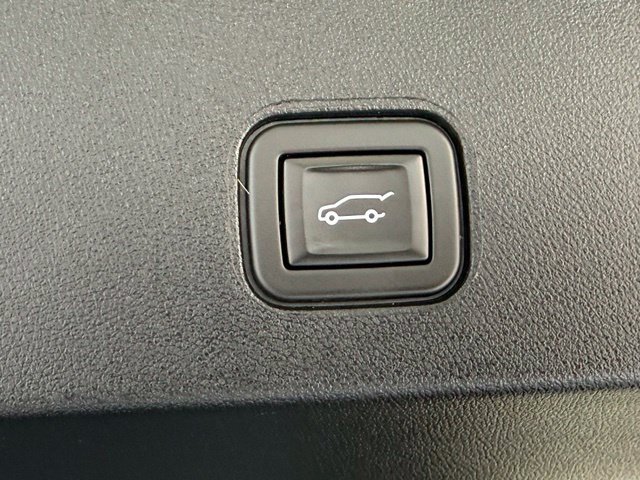 Used 2025 Cadillac Lyriq Luxury w/ LPO, Floor Liner Package AWD/4WD image 6