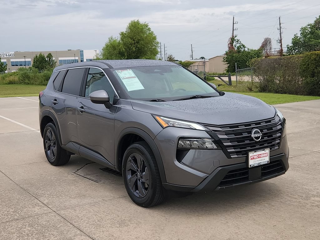 Used 2026 Nissan Rogue SV FWD image 3