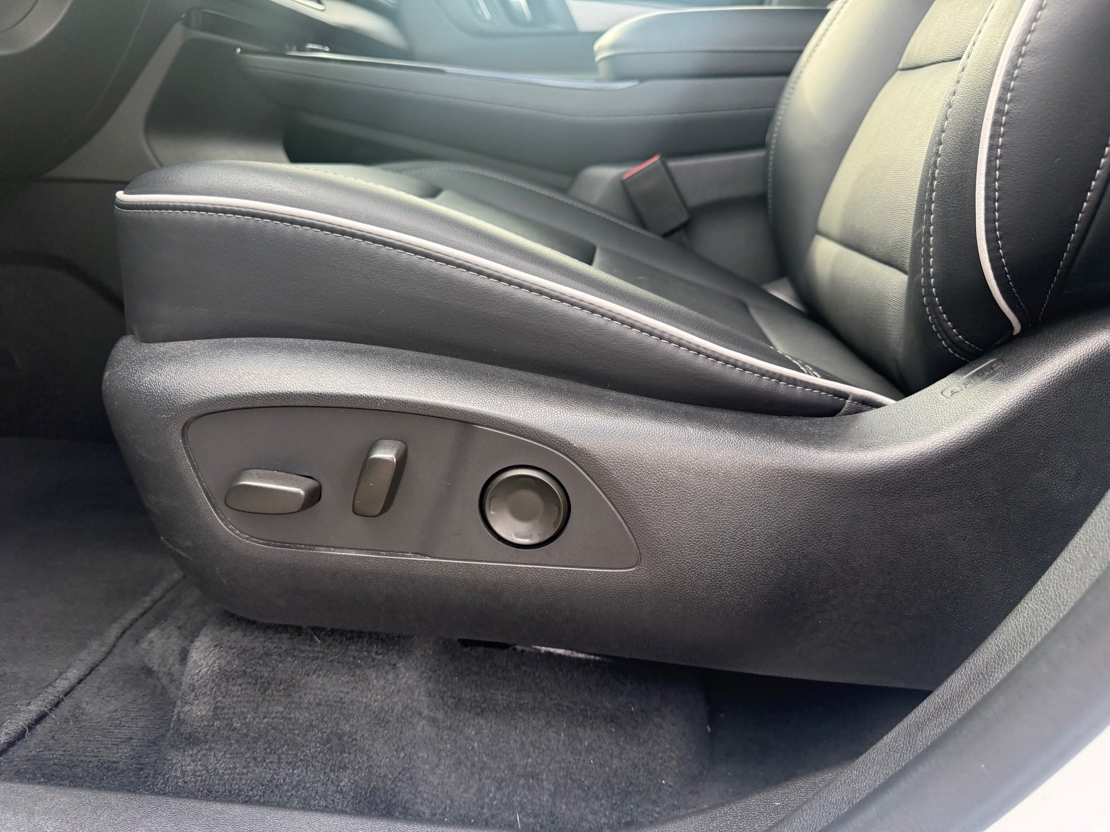 Used 2025 Buick Enclave Preferred FWD image 10