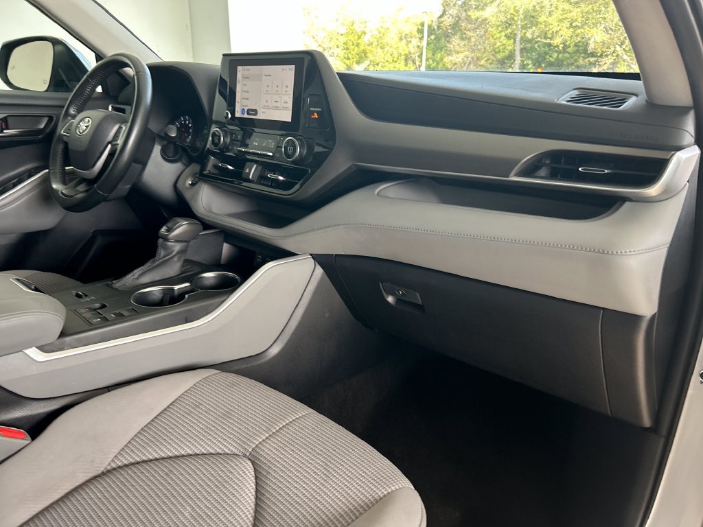 Used 2023 Toyota Highlander LE FWD image 27