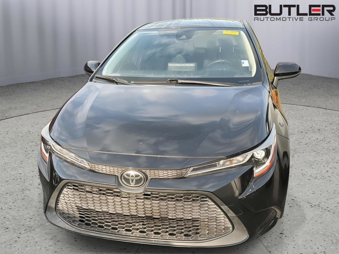 Used 2021 Toyota Corolla LE FWD image 3