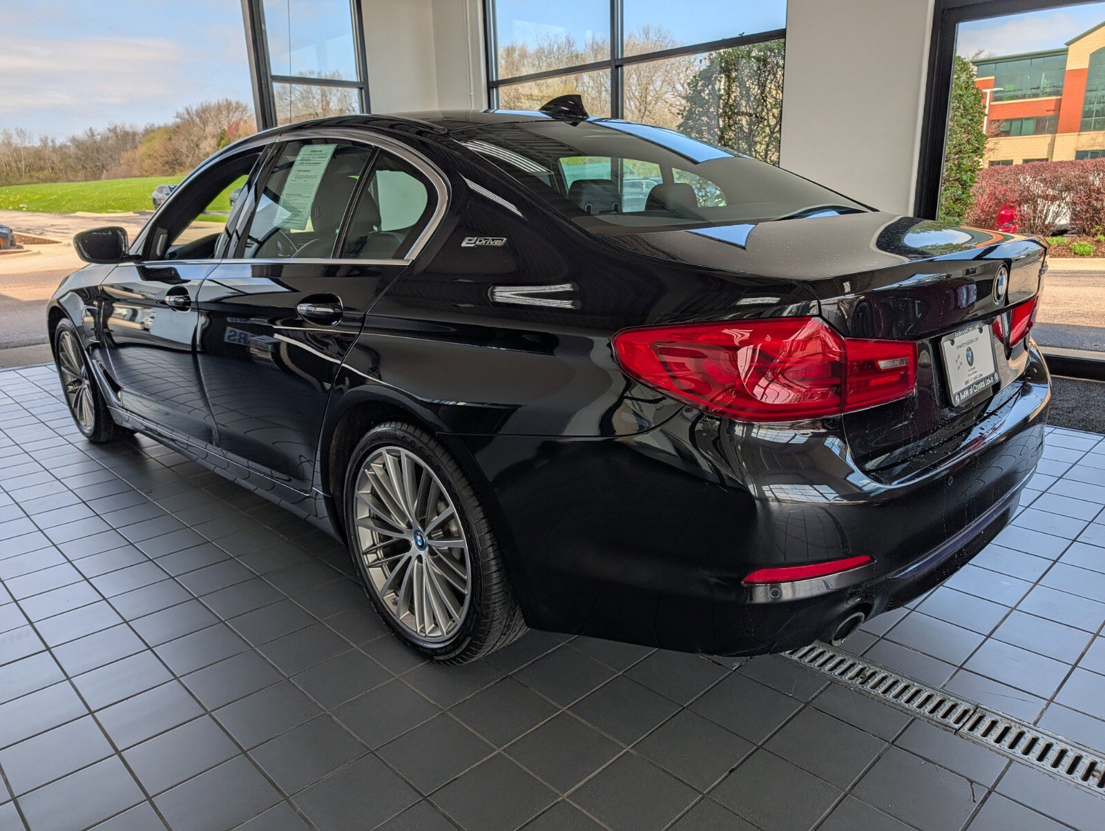 Used 2018 BMW 530e xDrive w/ Premium Package 2 image 6