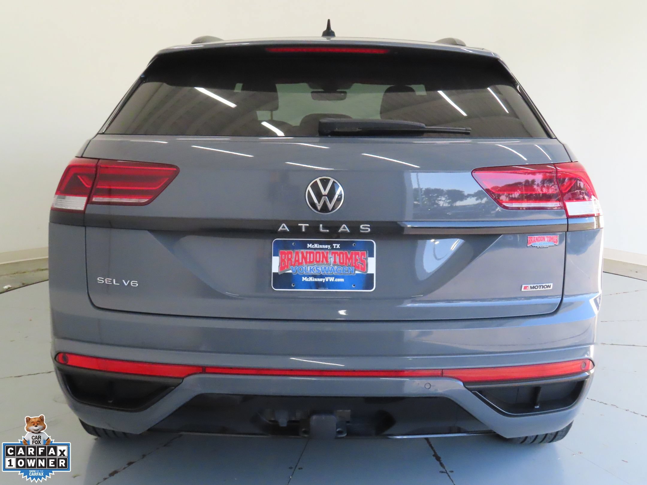 Used 2022 Volkswagen Atlas Cross Sport SEL R-Line AWD/4WD image 4