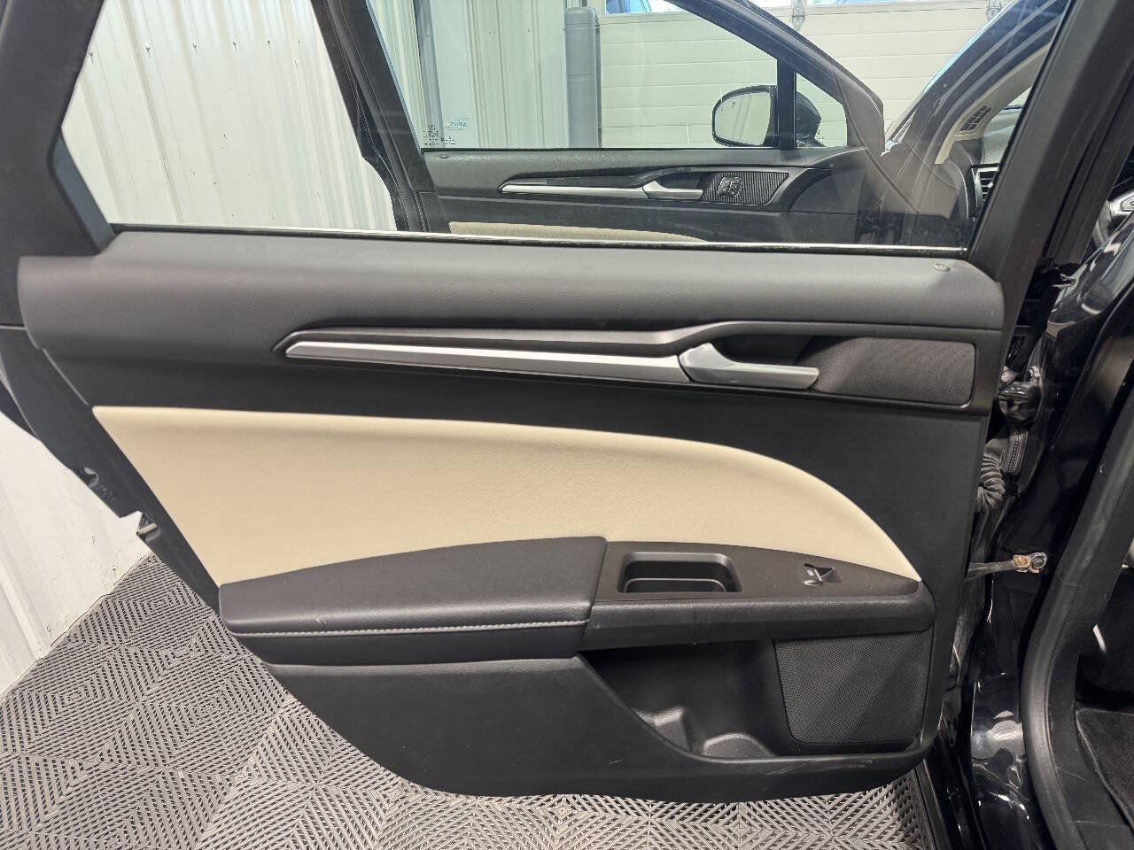 Used 2017 Ford Fusion Energi Titanium FWD image 11
