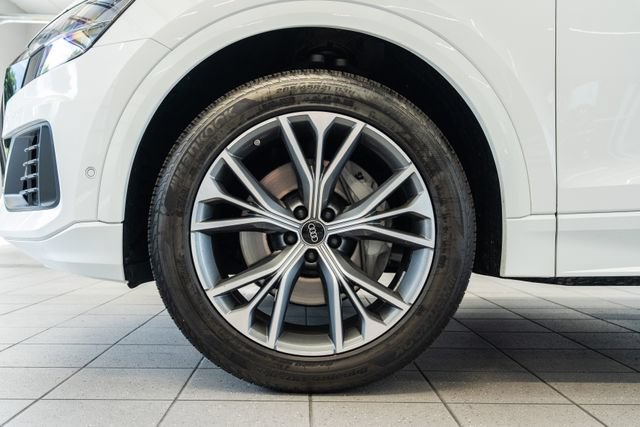 Used 2023 Audi Q8 Premium w/ Convenience Package AWD/4WD image 7